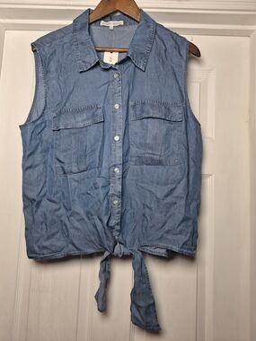 Madison + Hudson Sleeveless Tie-Front Denim Style Top - Light Blue XL
